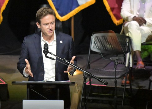 “Denver Democrat Mayor Mike Johnston Prioritizes Migrants While Local Homeless Feel Overlooked”